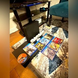 2 PlayStation 4 consoles of 1000 GB each with controls included plus 8 games